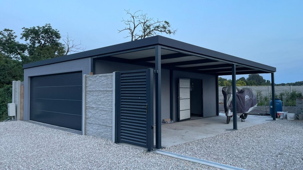 Zateplená garáž 6x8 m s prístreškom 3x8 m