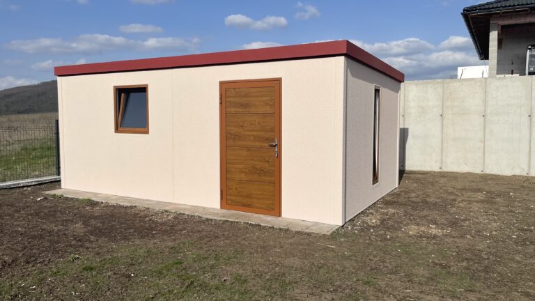otvárateľné okno na domčeku 900 x 900
